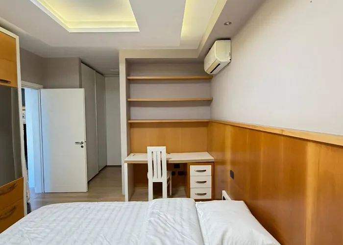 Old Town Center 3 Apartment *